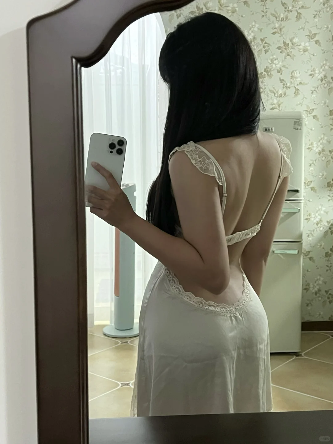 大露背烧烧睡衣