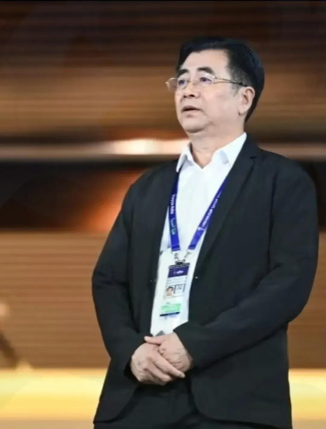 东方大国足协又在准备赛事了!
发布公告征集2025年10月6日至14日国家男足邀
