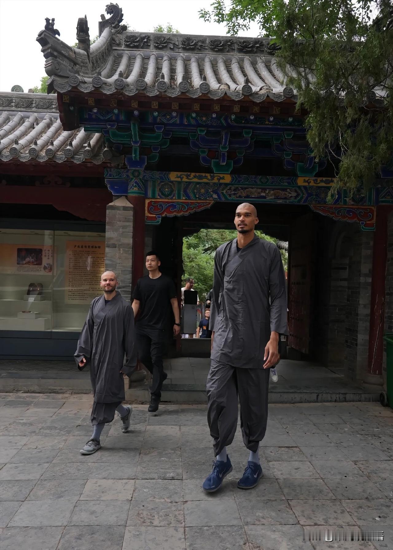 都说文班亚马是划时代天赋，可为什么还有人质疑他？总有人说“他太瘦，对抗是软肋”“