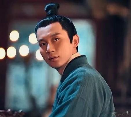 他出身顶配、身份尊贵到极致，本该一生安稳荣华，稳居王侯尊位。可最后竟被流放蛮荒之