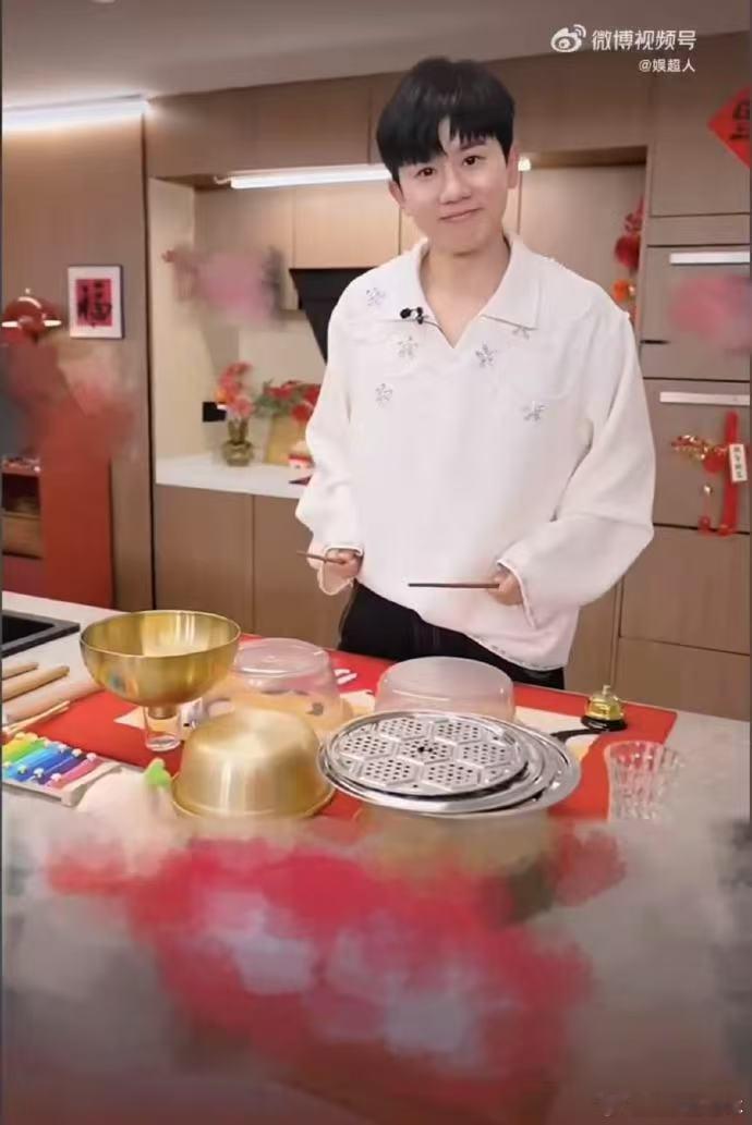 张杰用锅碗瓢盆打碟逆战  谁说厨房只能是烹饪的地方？张杰用锅碗瓢盆演绎《逆战》，