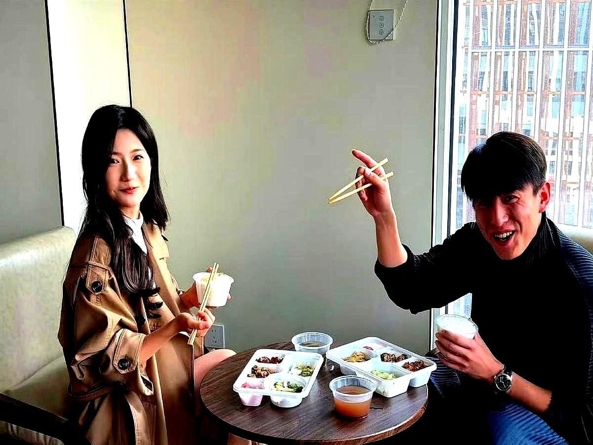 自己打脸，还能涨粉的头一回见。

刘萧旭之前立过不与女演员约饭的flag，后来晒