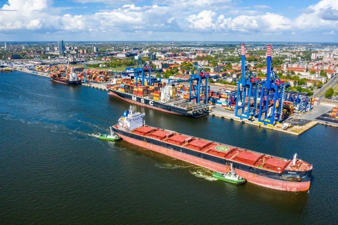 立陶宛就因在台湾设立代表处，被中国降为代办级，经济上遭中国严厉制裁，立陶宛原以为