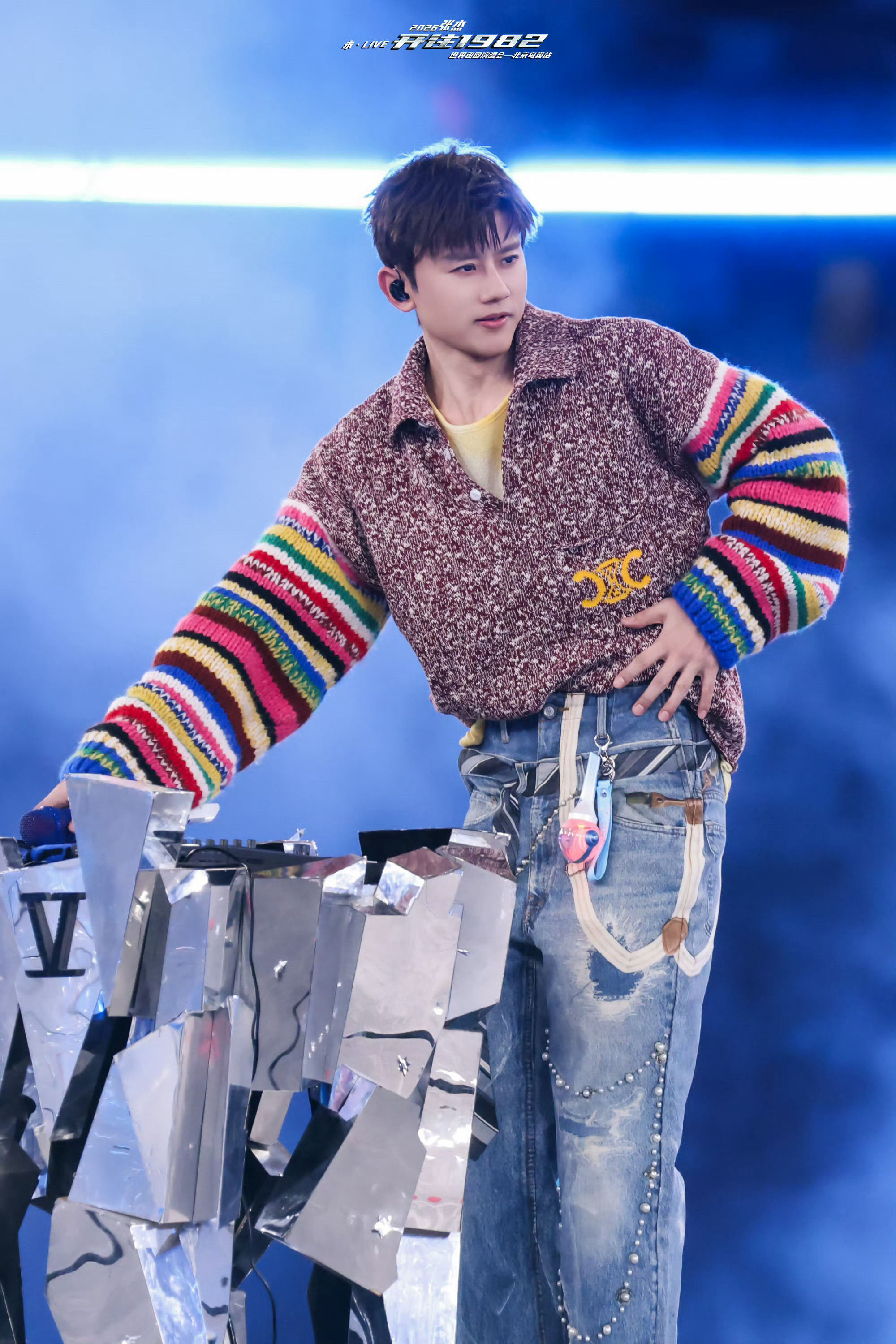 张杰鸟巢舞美太权威了张杰又来给内娱的演唱会上强度了不仅有顶级的舞美还能邀请艺人朋