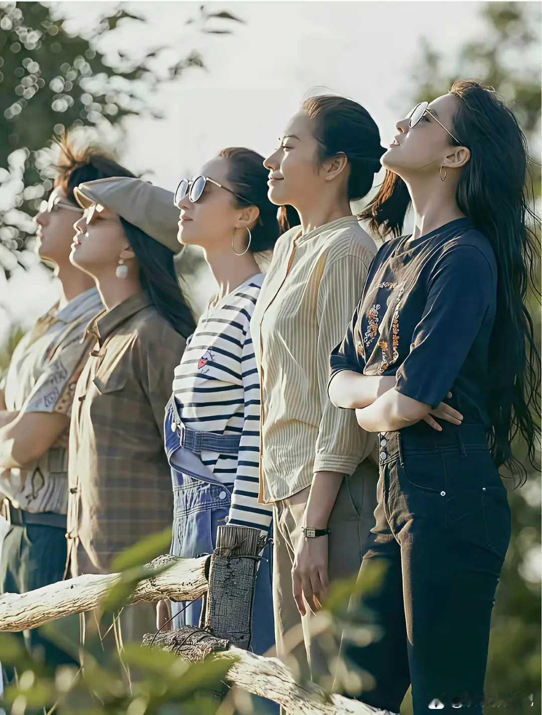 刘亦菲被叫神仙姐姐是有原因的，看这个仪态多好一排女明星就她最好看 