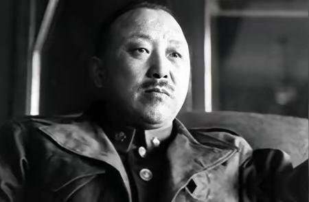 1950年， 卫立煌 在 香港 闲逛。冷不丁，身后有人喊：“这不是卫立煌吗？”卫