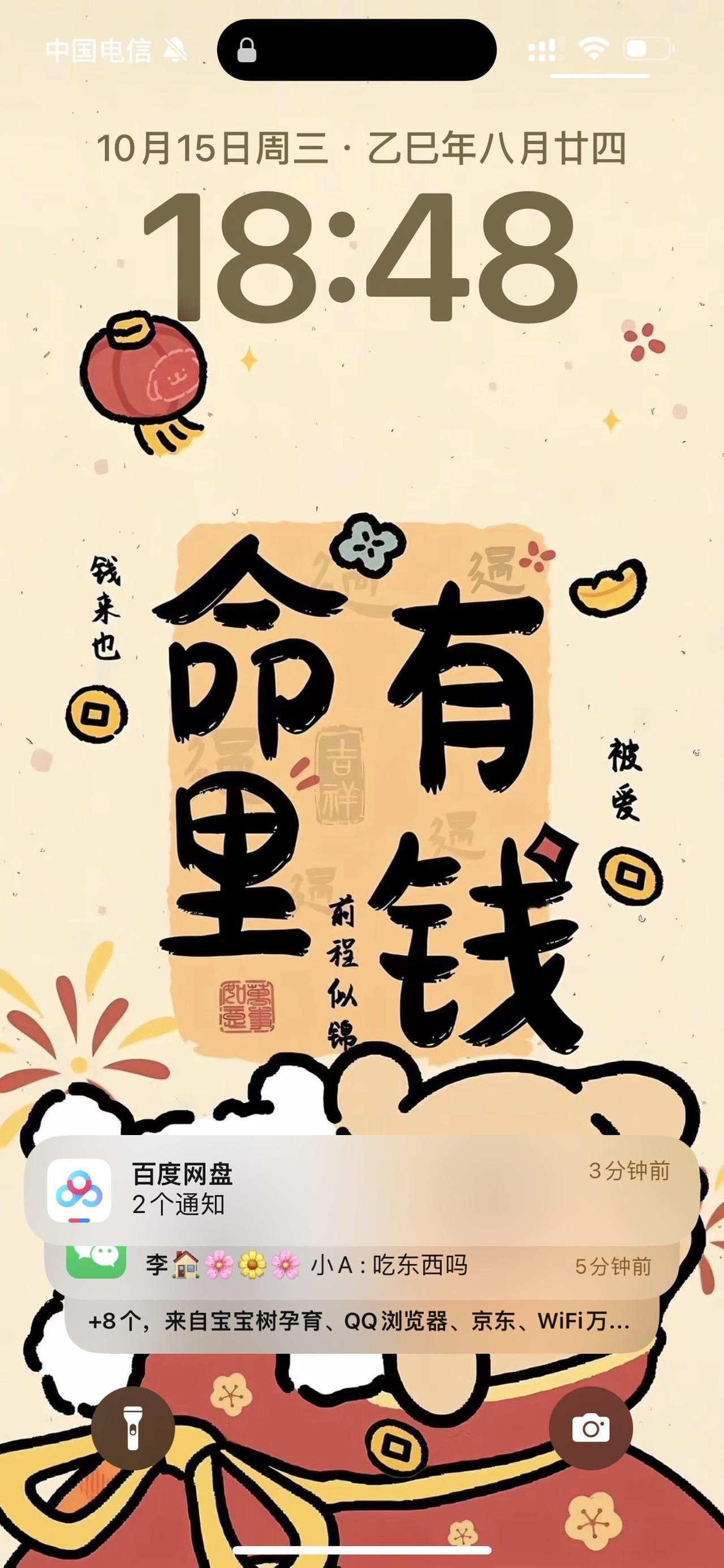 真爱哪需要挂在嘴边？
看这女的做的事就懂了！
老公把臭脚伸过来，她没甩开也没骂，
