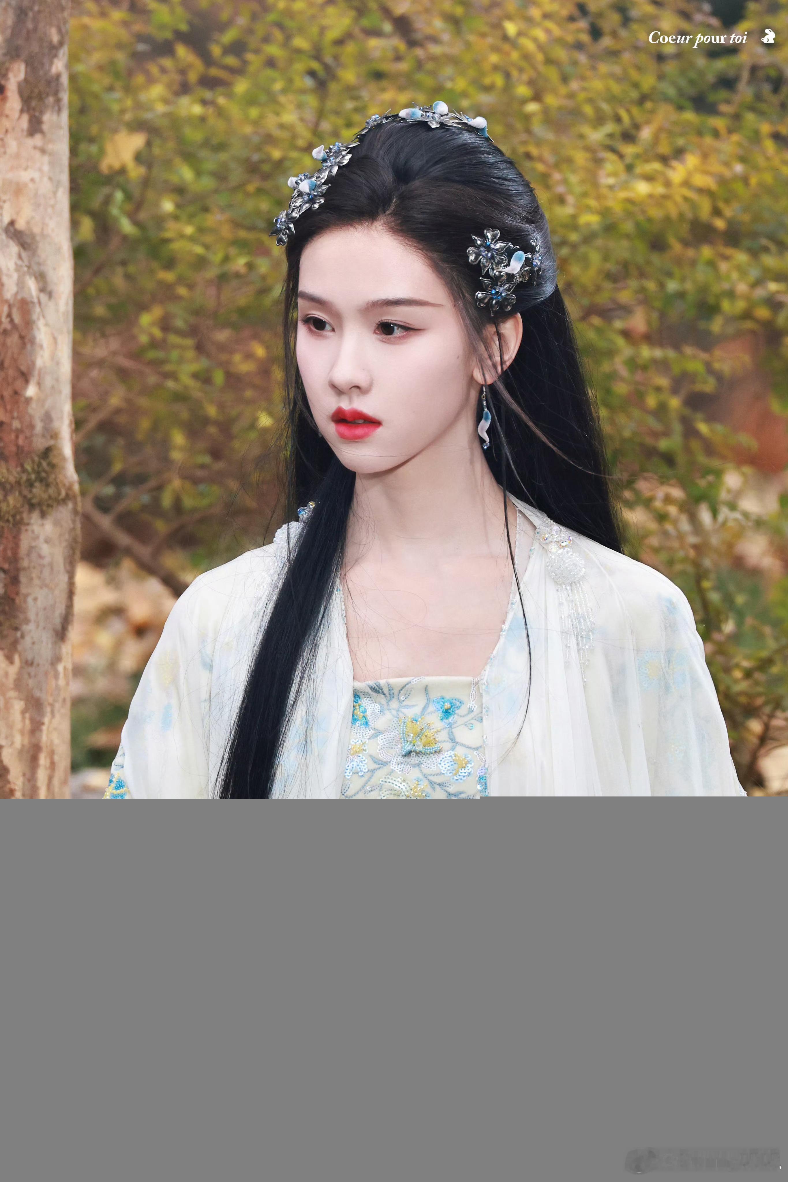 陈都灵《月鳞绮纪》饰演雾妄言，路透照惊艳。 