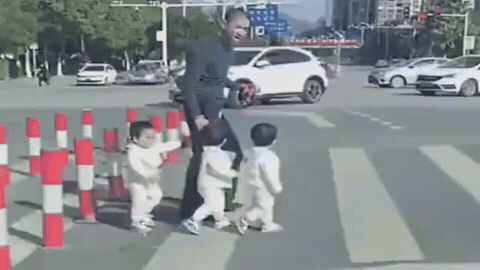 估计这绝对不是亲生的[捂脸]