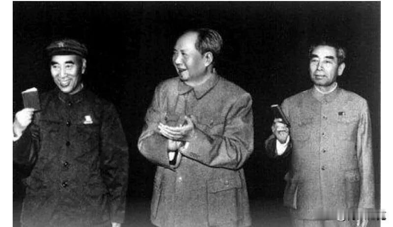 1967年8月1日出版的《红旗》杂志第12期几乎成了“揪军内一小撮”的专辑！这一