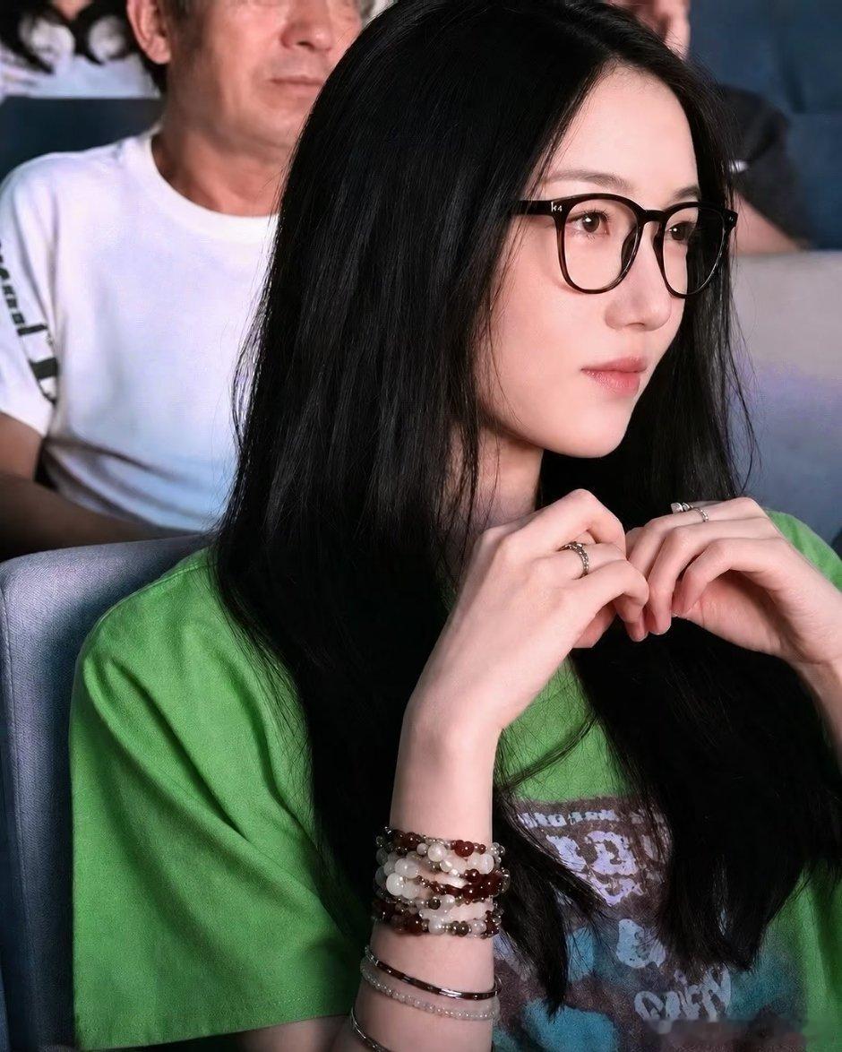 人家官方都发了🍠一堆人还非说这不是李嫣 