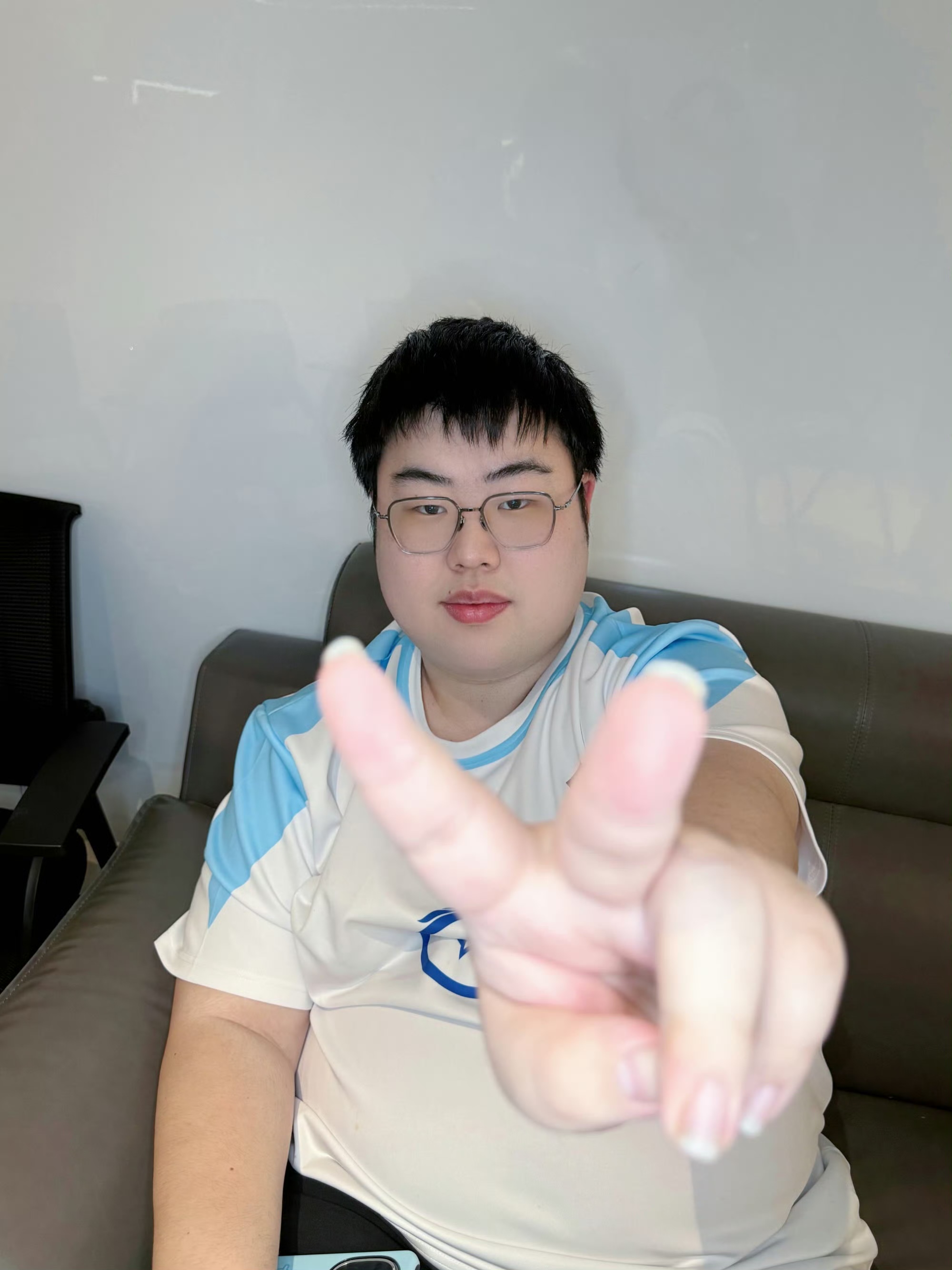 小胖发文：明天回家了，我们还可以更好，一起加油吧！