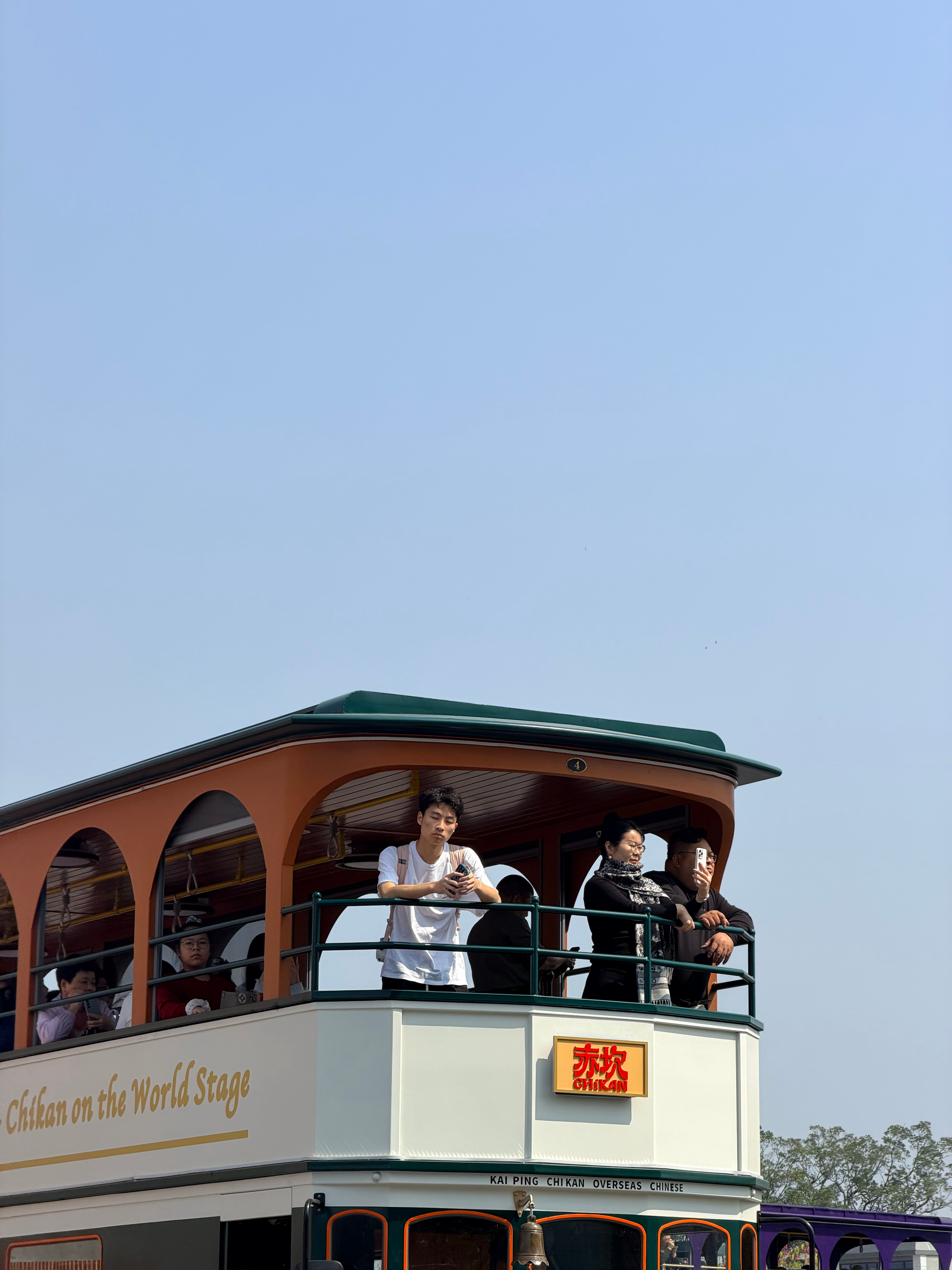 来到景区，才知道iPhone Air有多菜。iPhone的信号和单摄的拍照，都是