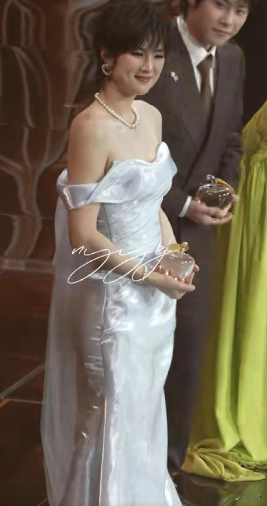 好喜欢二公主的这种明媚的气质，内娱独一份，身上没了铜臭味，表演起来才能接地气！