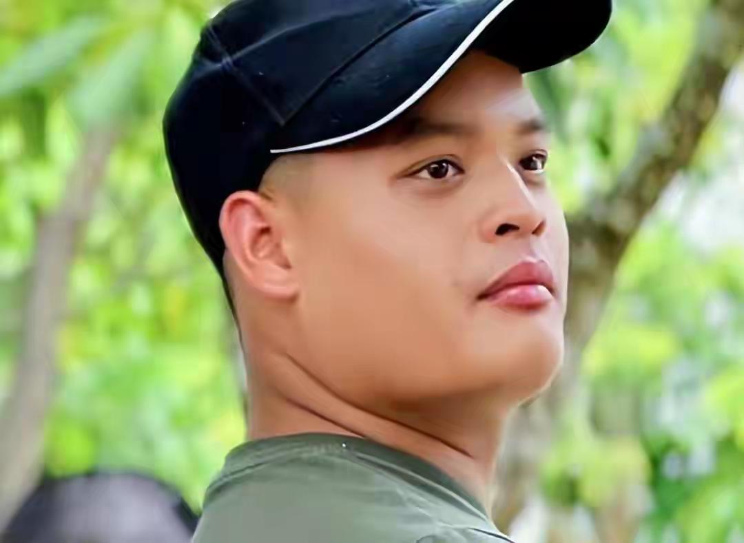 废妃西拉米虽被接出寺庙，获封“探普英”头衔，却有名无实，地位远逊于贵妃诗妮娜。这