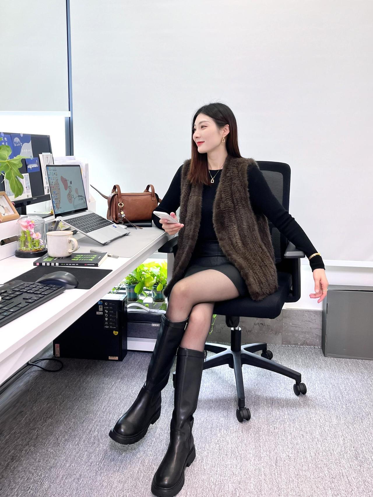 领导的穿搭｜今天走轻熟气质风～
时髦马甲好喜欢