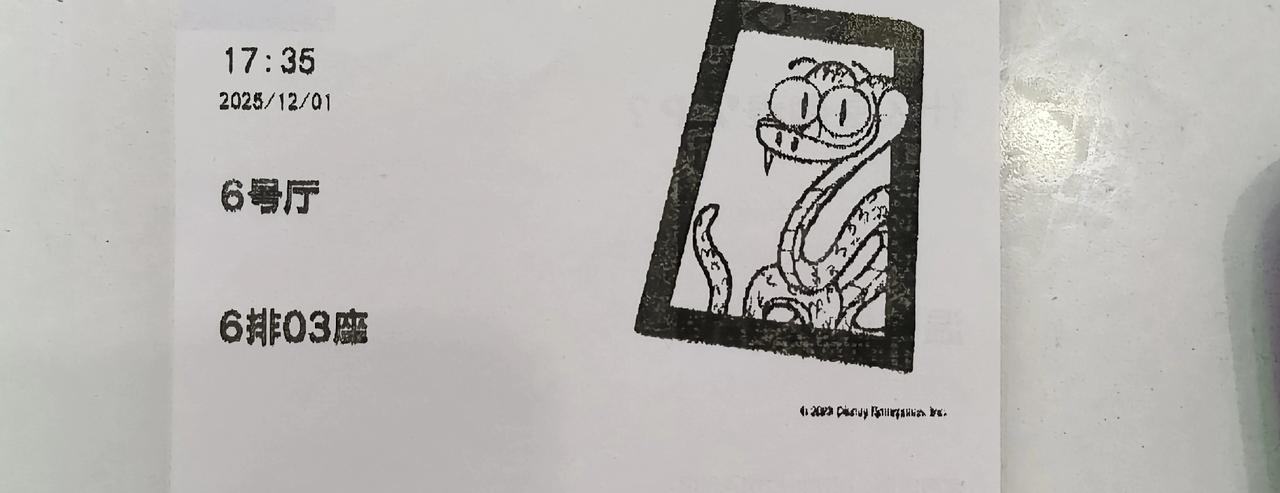 金晨的配音还是非常好的，完全不出戏。
大鹏配音也不错。马飞扬市长的配音也没有那么