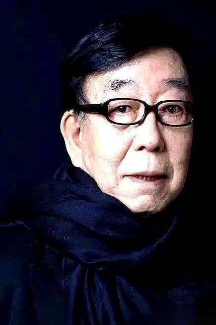 说出来你可能不信，给《西游记》写出那一整套神仙配乐的作曲家，许镜清。
他拿金曲奖