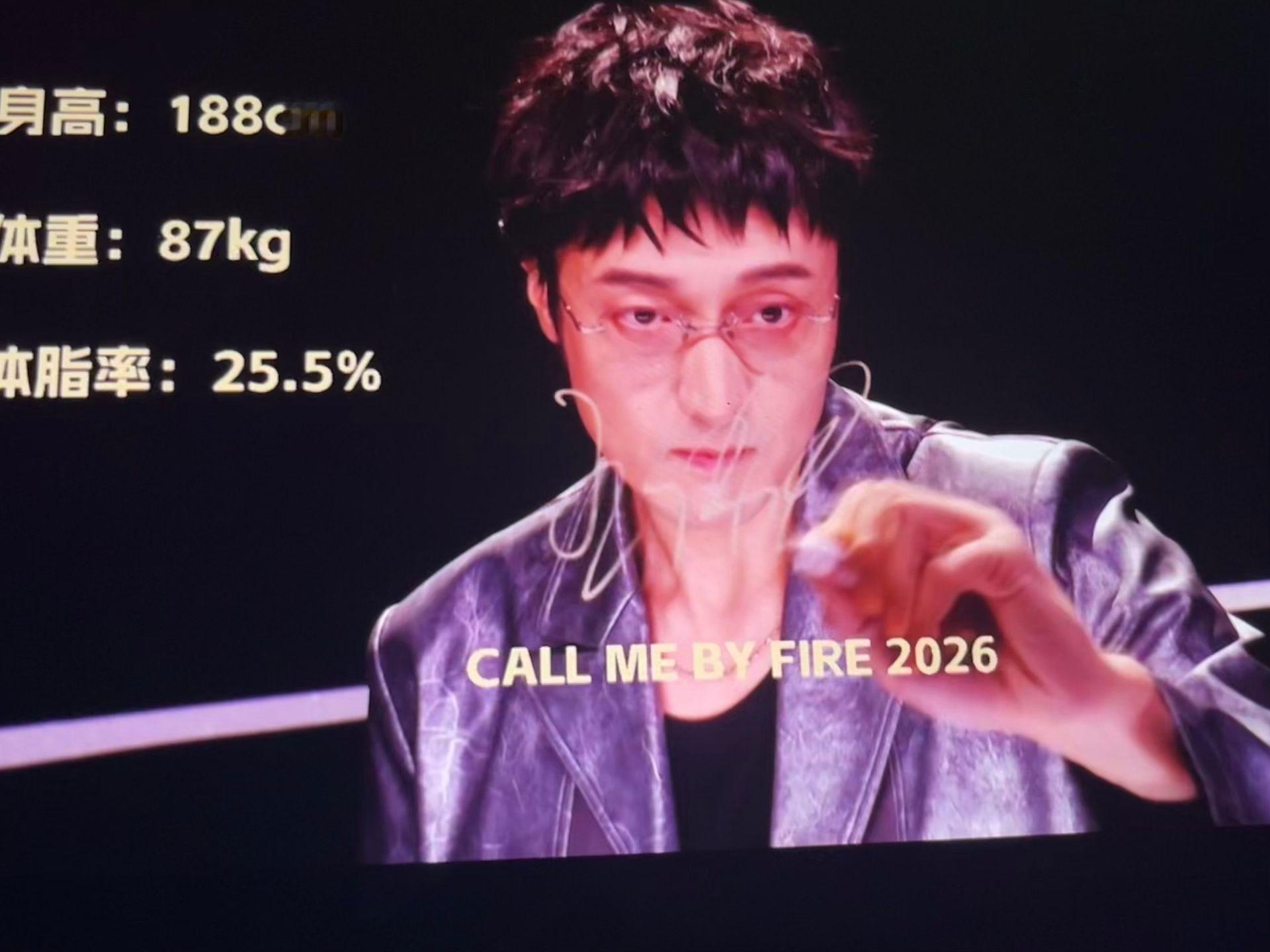 王传君体脂率25.5%王哥真的好爱，，走台穿的还是紫色 