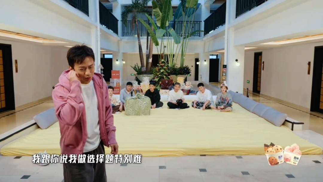 鹿晗吐槽邓超墨迹孙俪很开心邓超录综艺哈哈哈哈哈 本来只是普通的互动环节，被鹿晗的