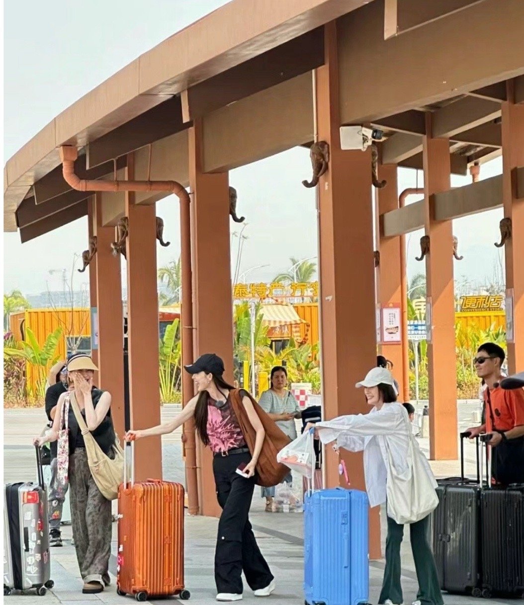 花少好友记第二站秦岚、娜扎、江疏影、杨祐宁已经到达泰国🇹🇭了，胡先煦也已经出