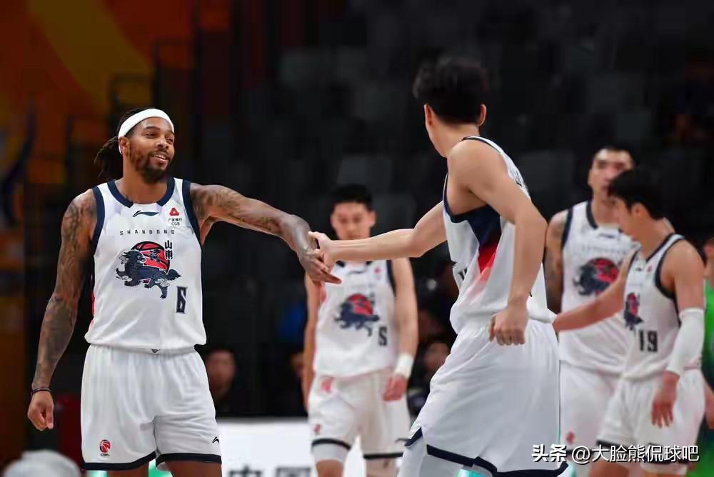 115-91山东大胜天津，完美复仇！
今晚的这支山东真的让人眼前一亮啊，一下子活