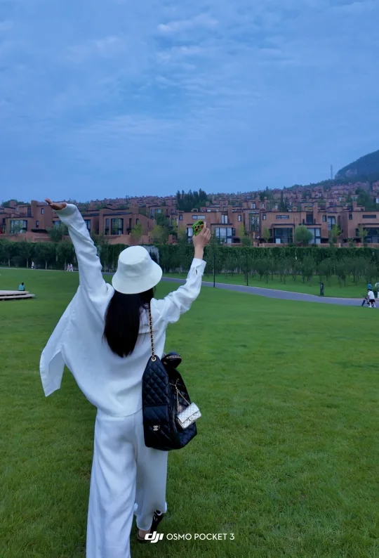 在阿那亚金山岭的chanel香奈儿女孩儿