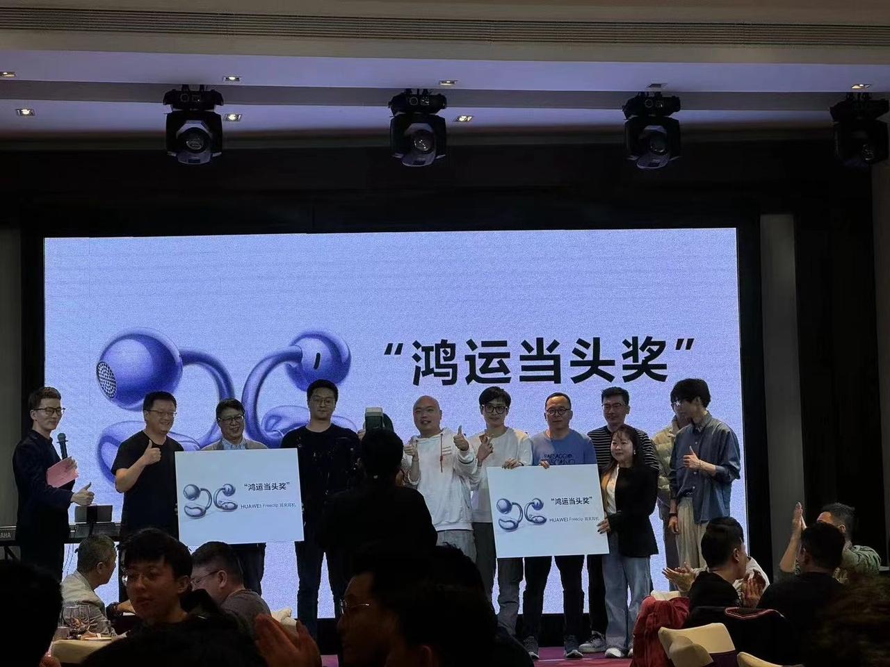 第一次参加鸿蒙智行车友会~好久没有这么开心了，超级开心！他们很贴心的给12月过生