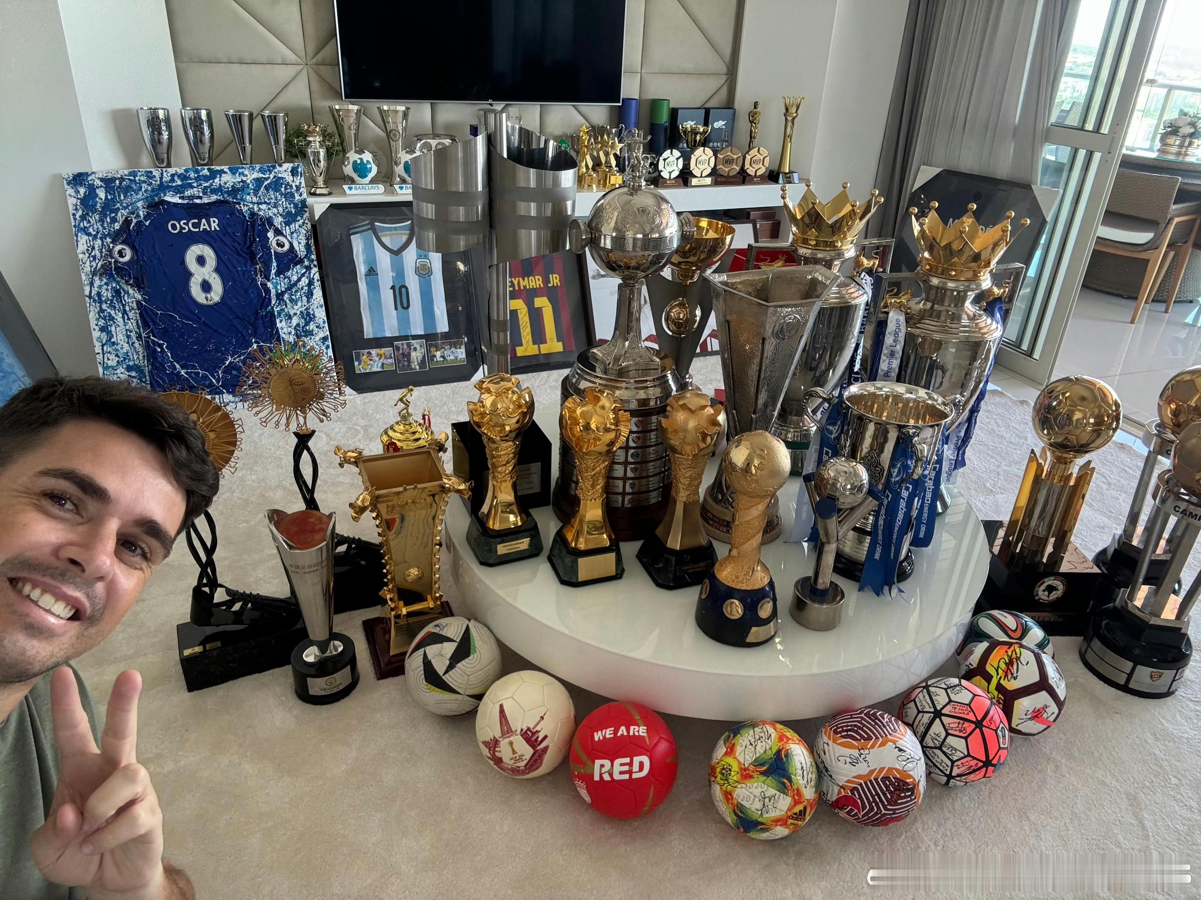 We Are Red⚽️前队长的职业生涯奖杯不少在中国的这段旅程无疑是浓墨重彩的