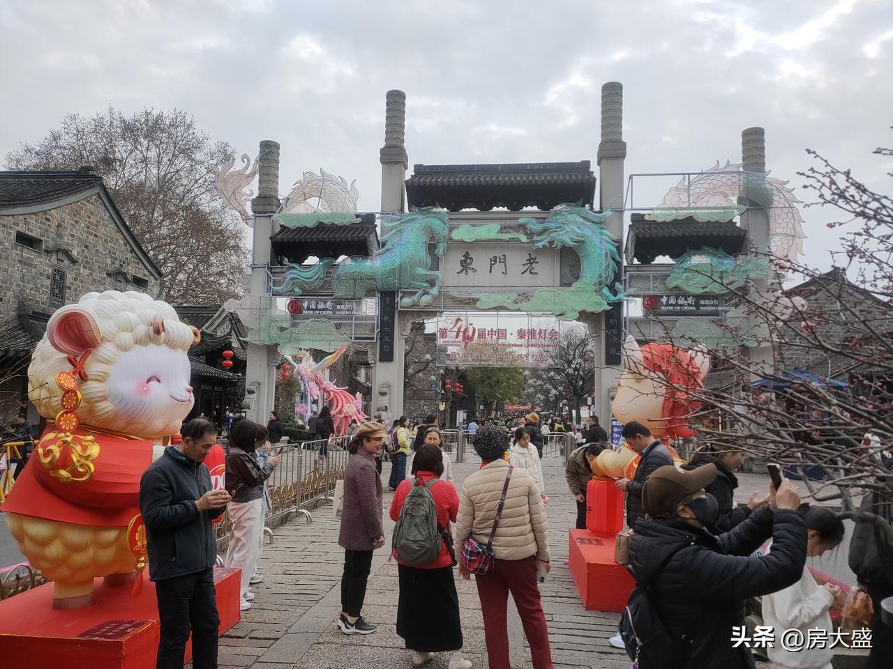 “你不优秀，靠谁都没用”这话太对了。生活中，很多人总想找个靠山，指望父母、伴侣、