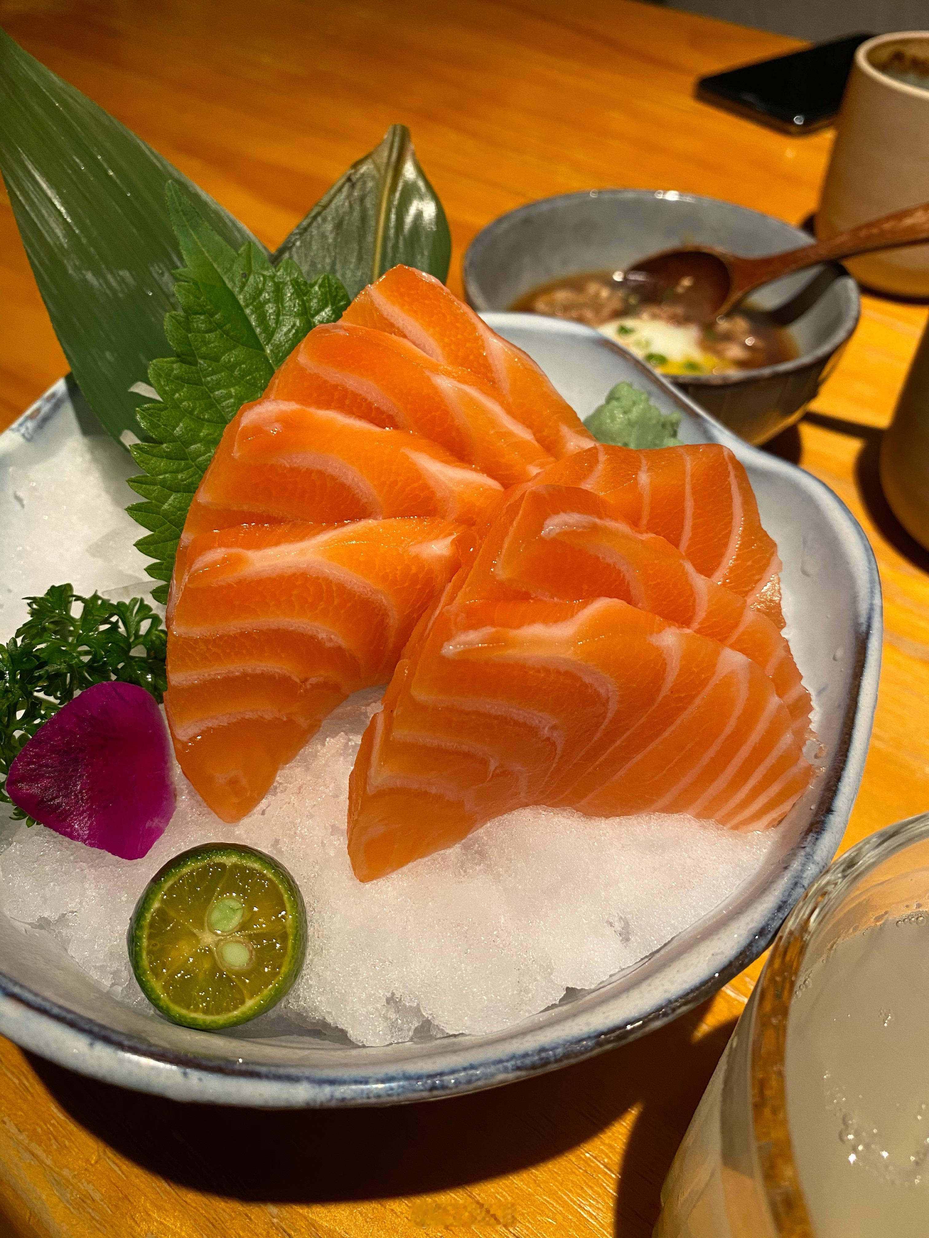 我很喜欢的一家店。叫奈九居酒屋。开在北辰凤凰海的一楼。离星巴克和一口面包挺近的。