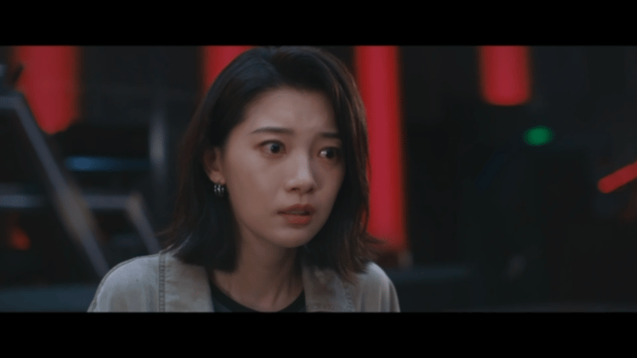 头次见整部剧的人疯抢一部手机从来没见过全员围着一部手机疯狂争抢，剧情高能反转不断