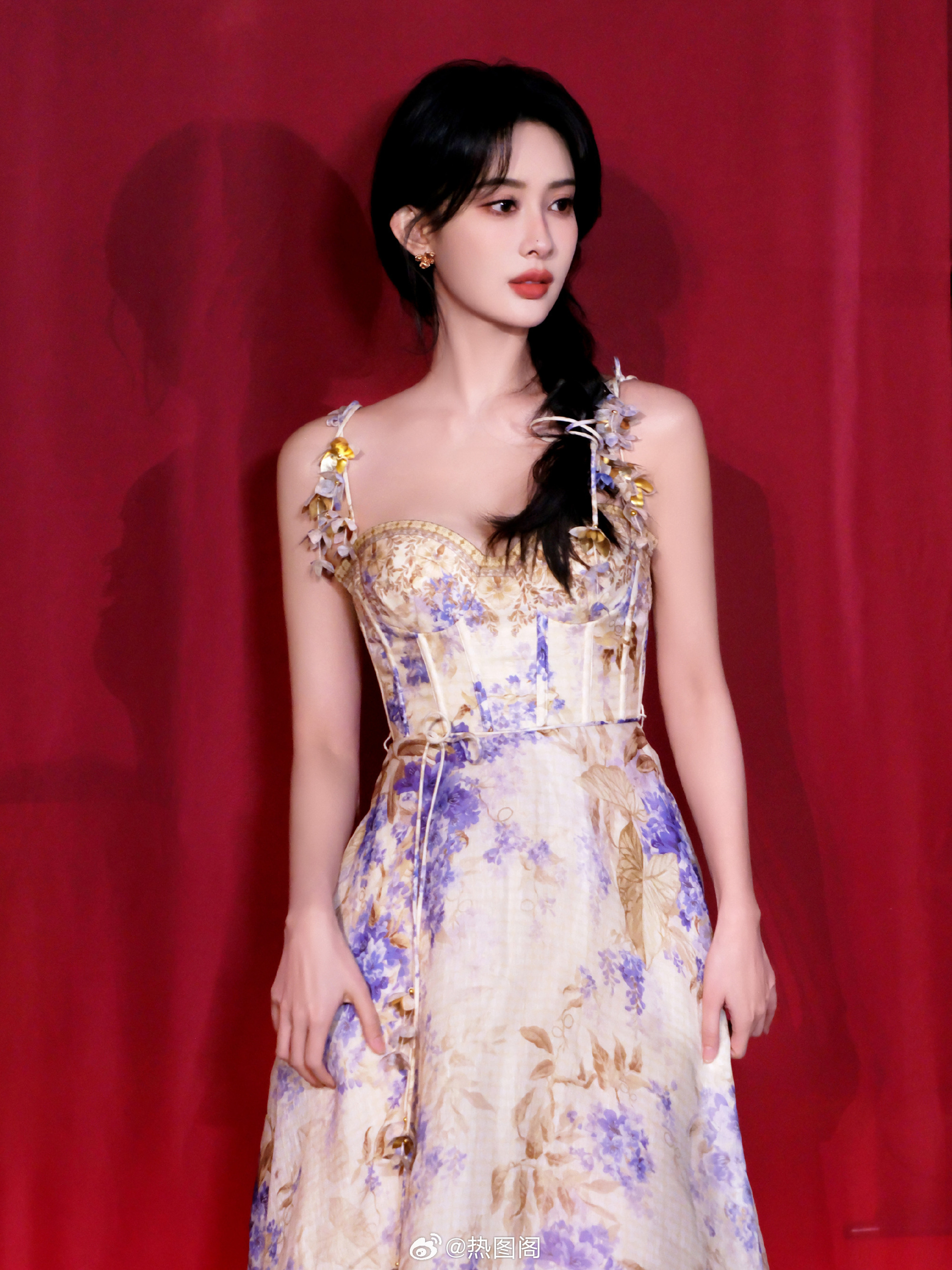 孟子义草莓大福，粉裙穿搭，精致迷人。孟子义热图阁公众号 