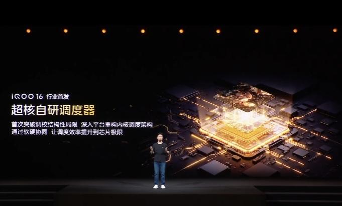 另外iQOO 16也可以玩PC端的3A大作了，依托iQOO自研PC游戏模拟器，绑