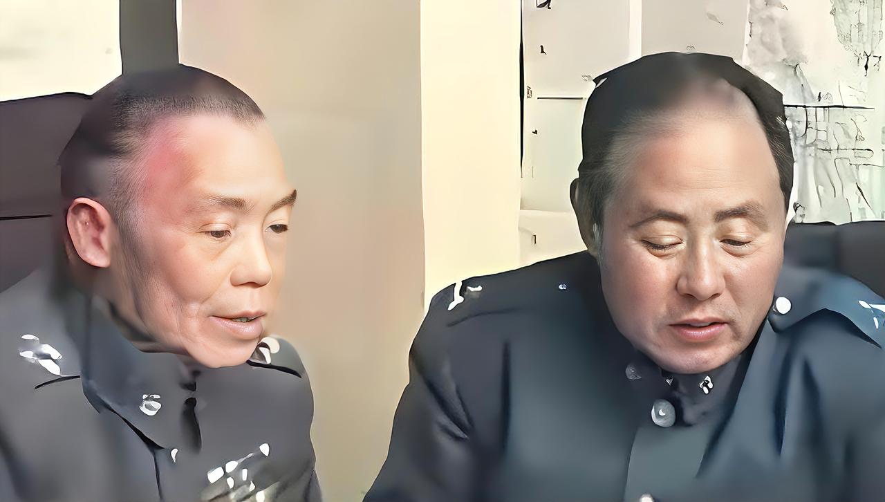画面中，李宗仁与傅作义并肩而坐，彩色影像定格了一段鲜为人知的历史瞬间。两位抗日名