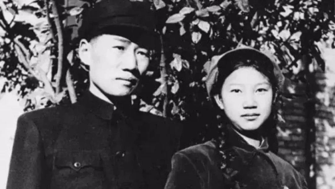 毛主席和刘思齐坐在大树下，长谈四个小时，也没有告诉岸英的情况。

1950年，刘