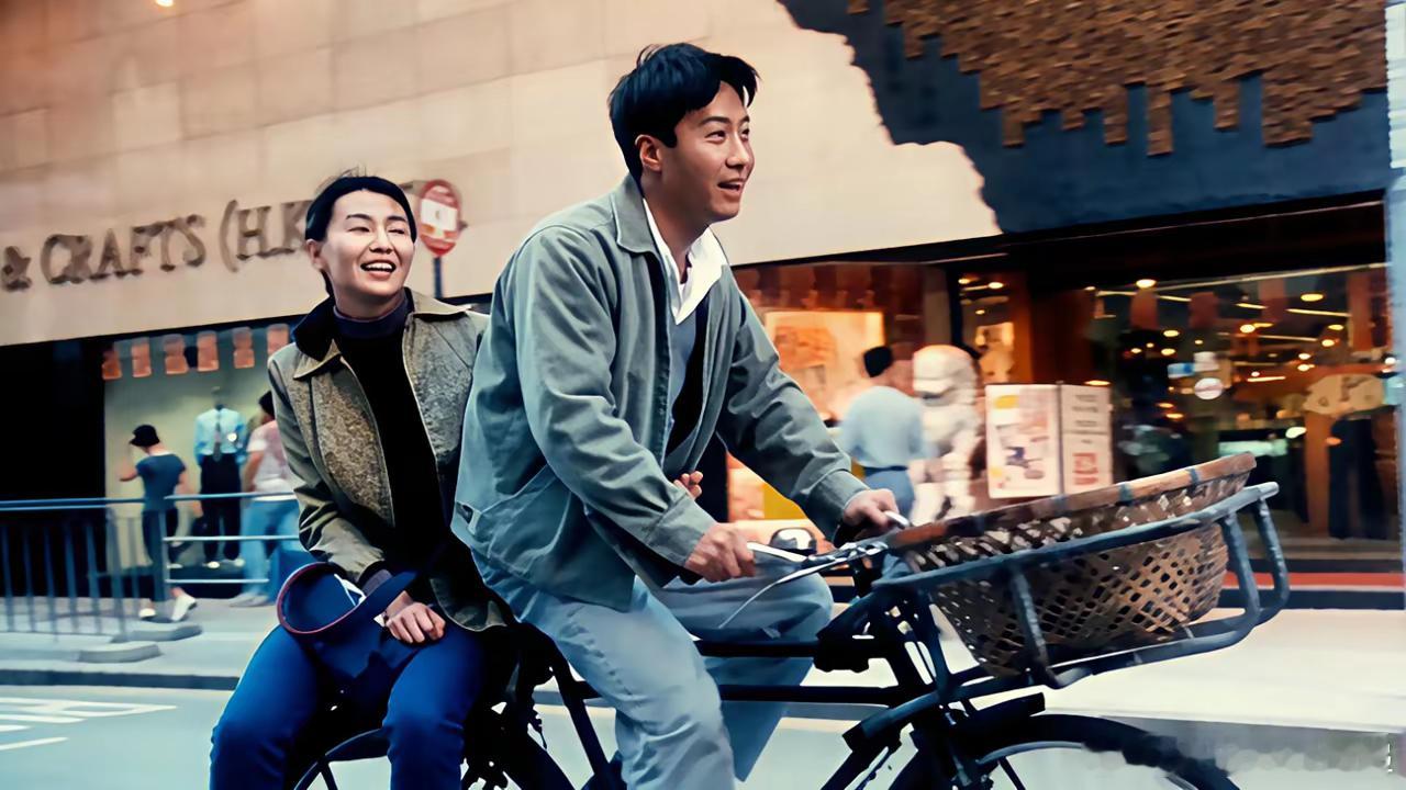 不用怀疑，《甜蜜蜜》是陈可辛最好的电影，是黎明演得最好的电影，也可以算是张曼玉演
