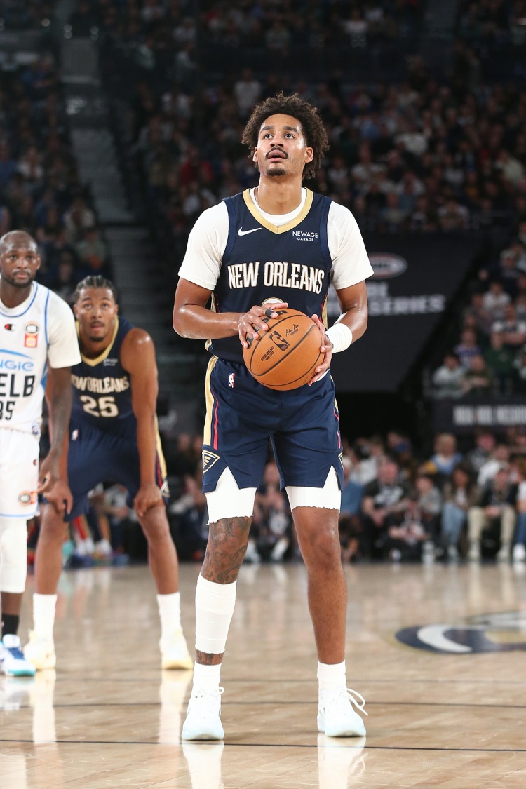 外线手感挺差！普尔10中4&三分6中1 砍下16分6助攻&正负值+20