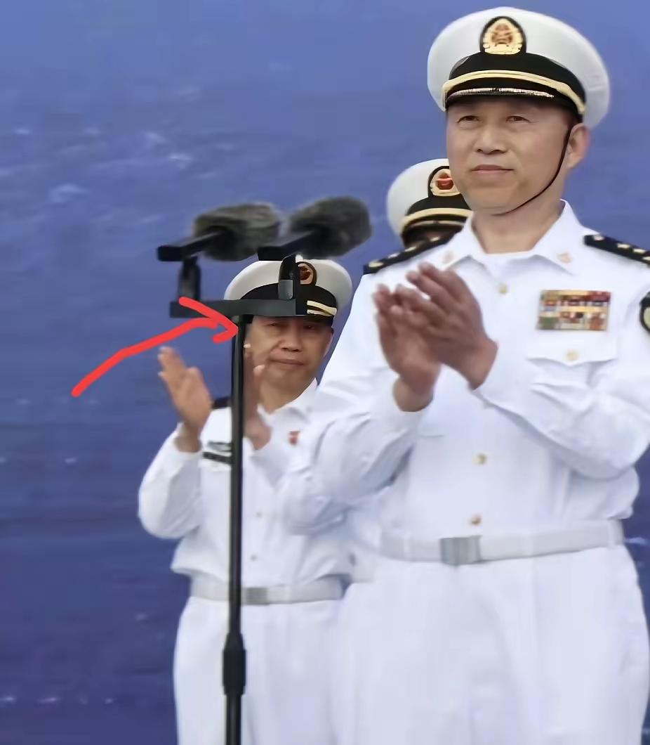 在福建舰列仪式上看到马伟明院士，真的太惊喜了！以往总觉得他这样的国宝级专家，会一