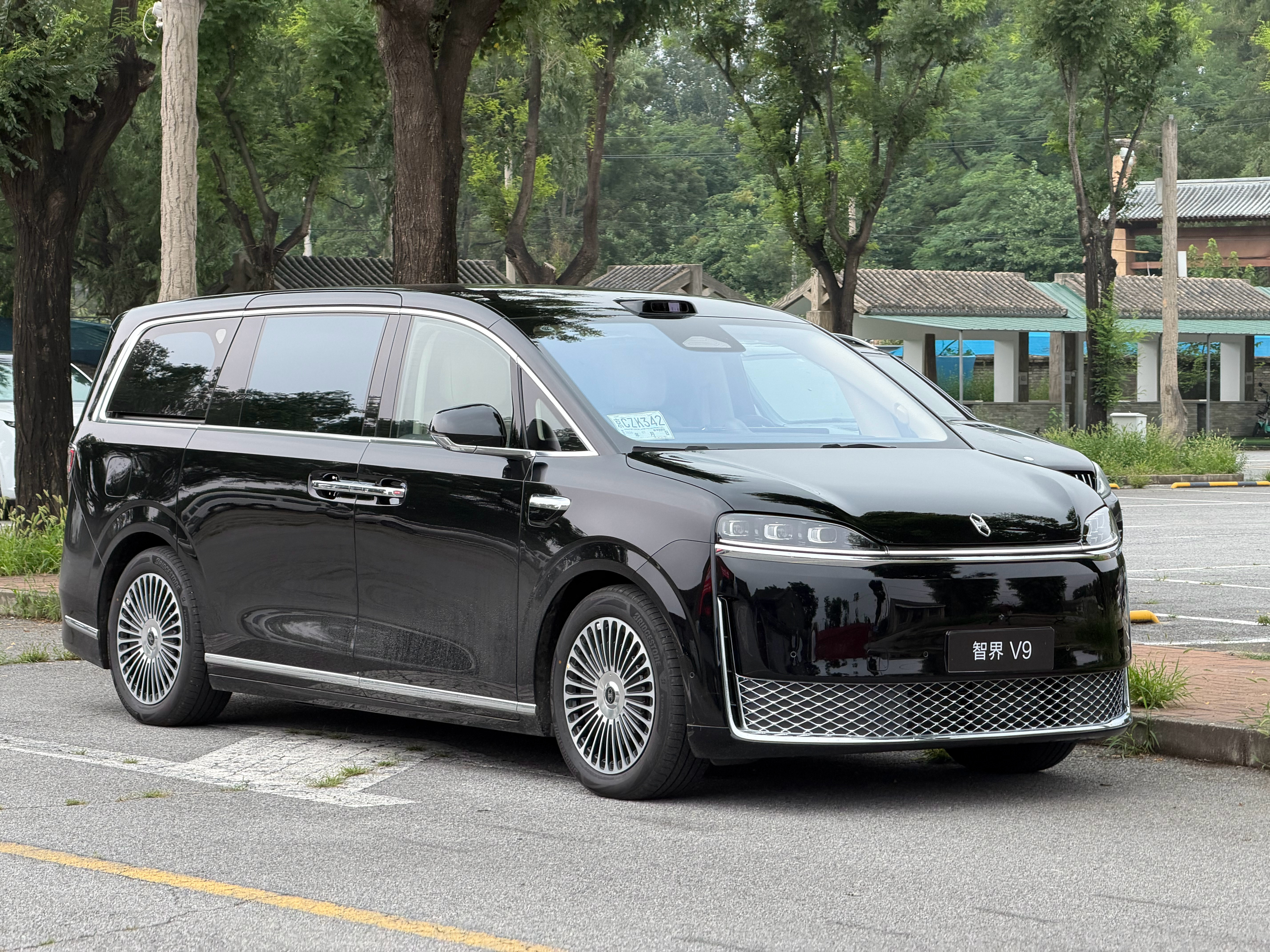 智界V9目前的使用频率是这么多台车里最高的，已经4400km了，除了日常用，长途