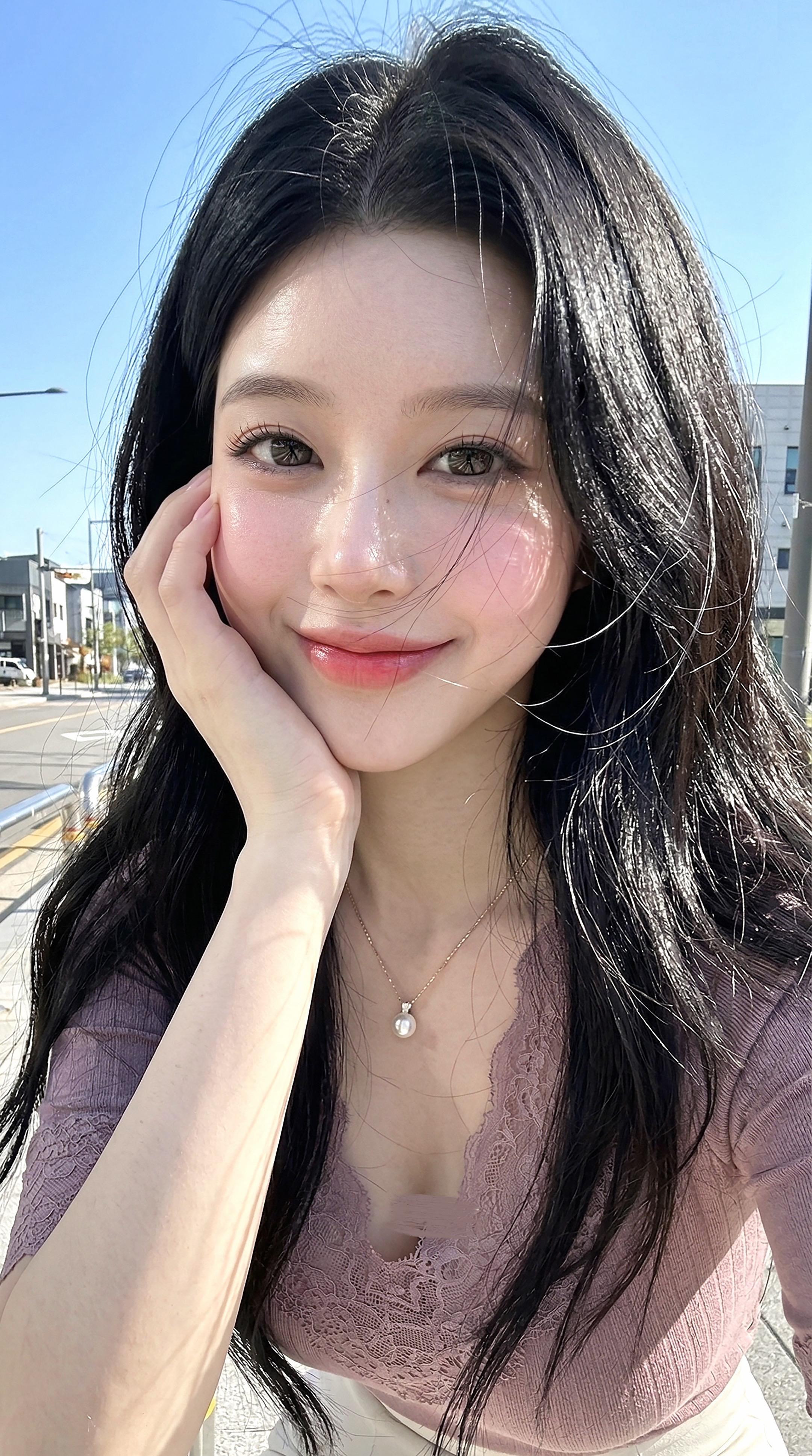 莫文蔚的阴天，孙燕姿的雨天，周杰伦的晴天。都不如你和我聊天