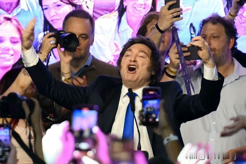 阿根廷总统哈维尔·米莱在中期选举中取得巨大胜利。
他的政党赢得了 41%的选票，