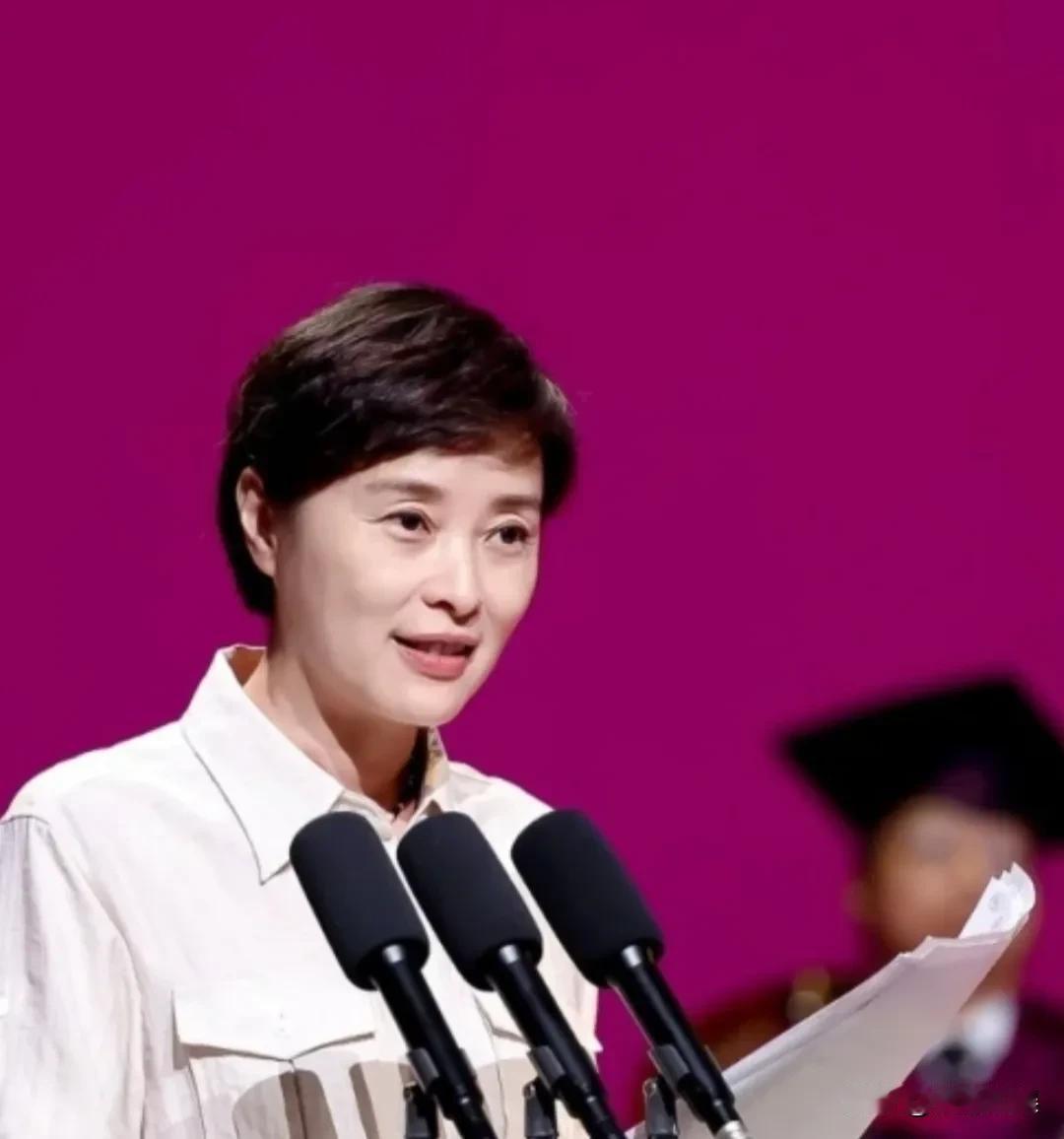 吴越参加上戏2025届毕业典礼发言，这一次上戏请对人了哈，总算为那尔那茜带来的负