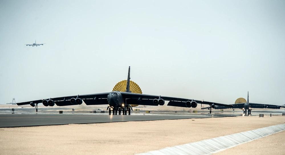 美军于23日晚间官宣，B-1枪骑兵、B-52同温层堡垒两款重型战略轰炸机全部完成