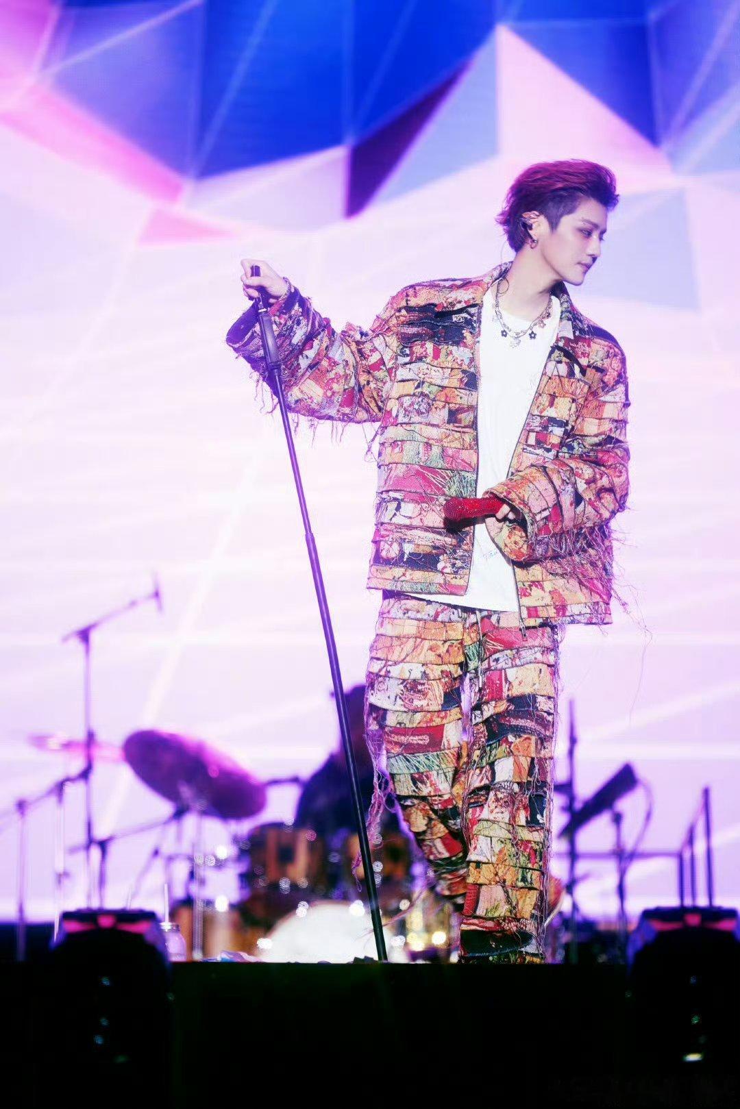 鹿晗下一站启程前往北京  鹿晗佛山gapday音乐节圆满结束，准备启程回北京啦！