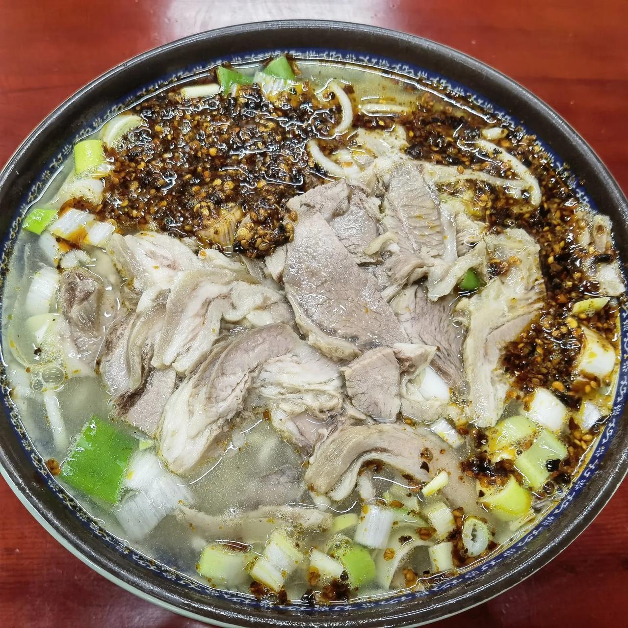 武汉吃面条的天花板被我找到了: 就是南湖这家老孙家饸饹面！康熙皇帝亲赐该小吃此名