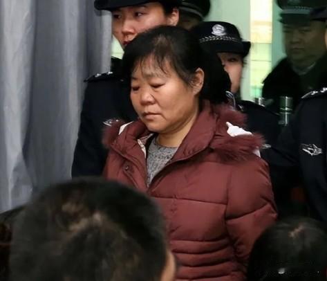 死也要拉上他们垫背！2014年，陕西某妇幼保健医院，产科主任张素霞，因为贩卖婴儿