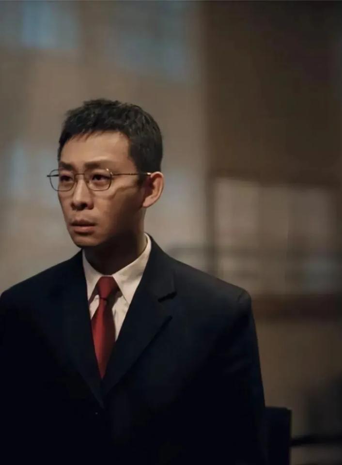 回顾《以法之名》  有多处情节不符合情理，洪亮已报告了自己的老丈人、小舅子与万海