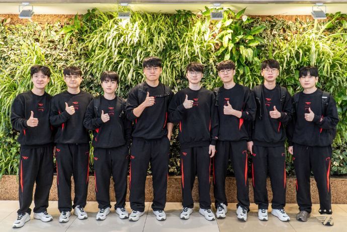 T1出发来中国 ​​​T1俱乐部官方发布动态，出发前往中国参加S赛，并配文：出发