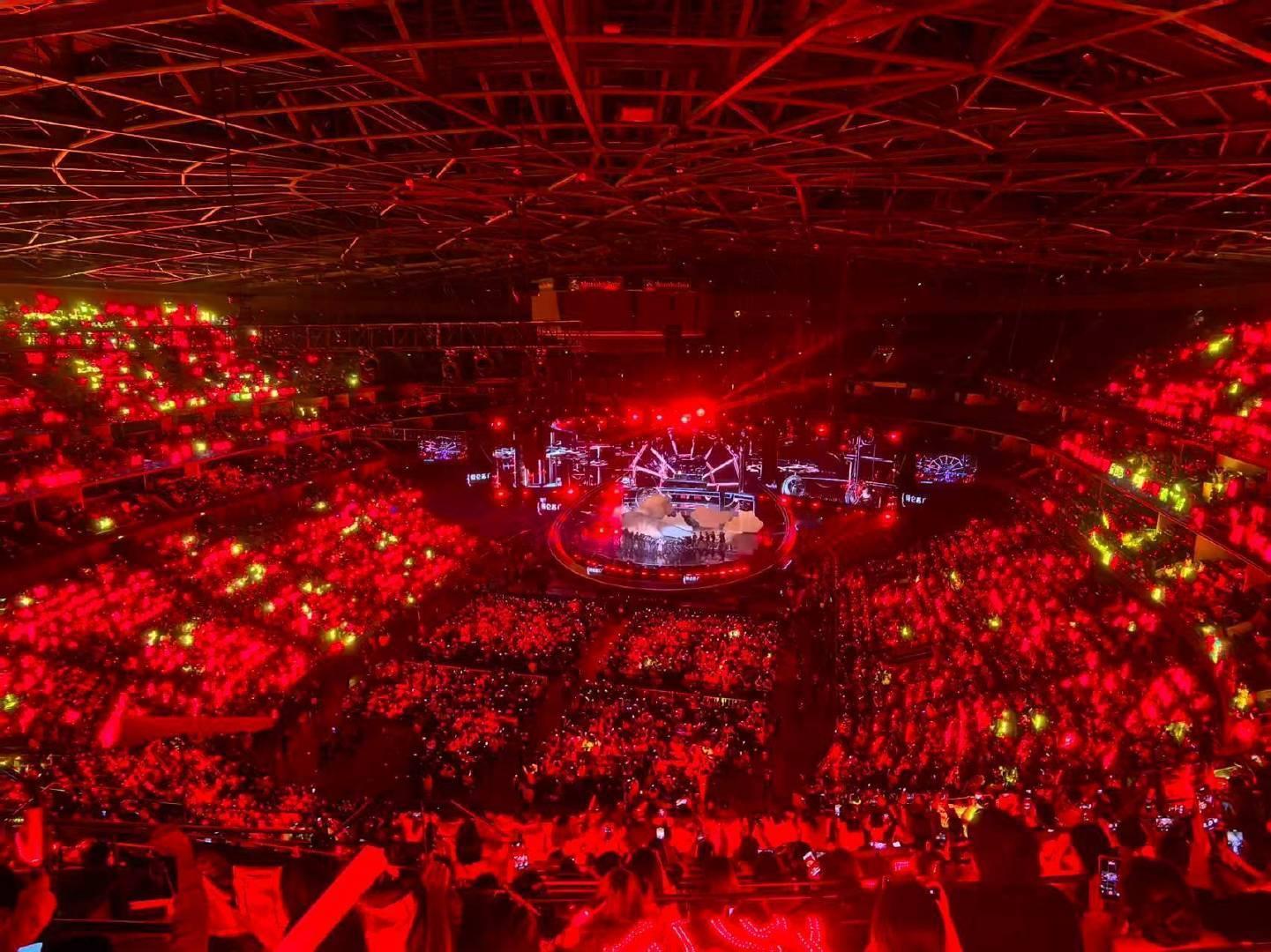 肖战 又见红海都在，还爱，好长情的一群人，越来越优秀的肖战！肖战东方卫视跨年又见